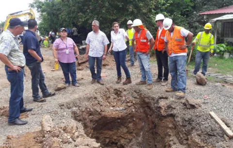 Logran acuerdos para agilizar construcción del alcantarillado de Santiago
