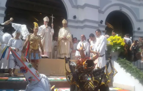 La Villa celebra Corpus Christi con tradicionales alfombras para el Santísimo