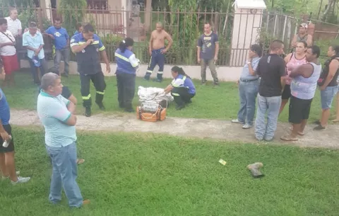 Camioneta impacta a indígena en Santiago y fallece