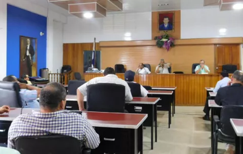 Alcalde decide cobrar impuestos a constructora de Techos de Esperanza