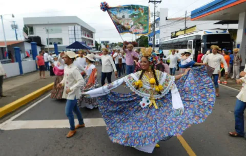 Santa Librada rodeada de rosas rojas, bendijo al pueblo tableño