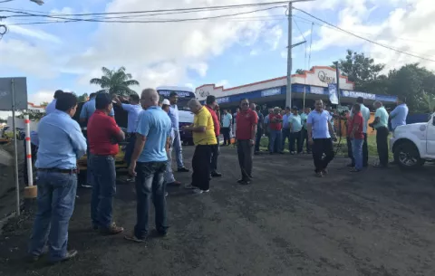 Taxistas inconformes por exigencias de la ATTT en Veraguas