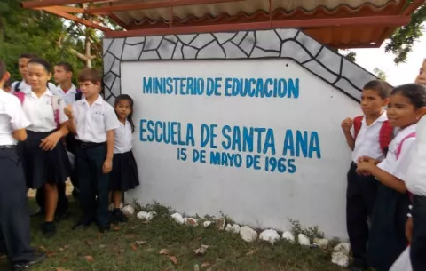 Paralizarán clases por problemas con un poste de alta tensión eléctrica