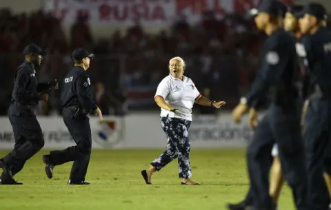 'La Fula', la mujer que evitó el segundo gol de Costa Rica