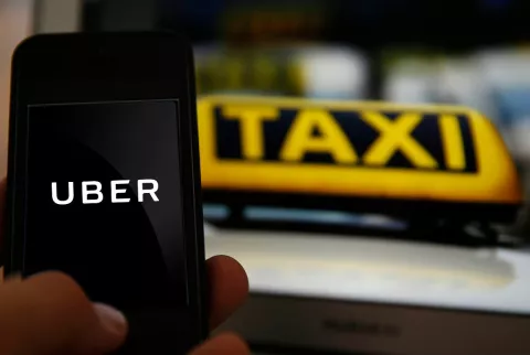 Extranjeros no podrán manejar Uber tras un nuevo Decreto Ejecutivo