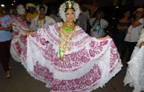 Con hermoso desfile y mucha alegría los tableños celebran el Grito de Insurrección