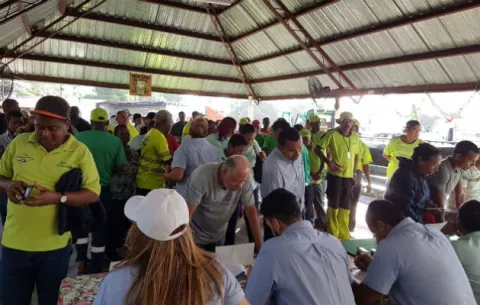 Varela envía bonos navideños de $50 a trabajadores de Aseo