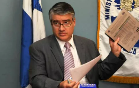 Ministro De la Guardia interpone querella por un audio