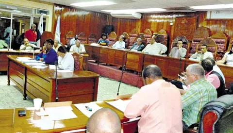 Municipios adeudan $8 millones en seguro de trabajadores
