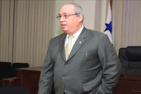 Ayú Prado deja presidencia de la CSJ tras rechazo a magistradas de Varela