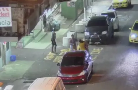 Cae banda de mujeres y hombres 'cancheros' en calle 17 Santa Ana