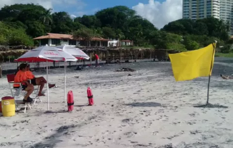 Colocarán banderas amarillas en todas las playas del país