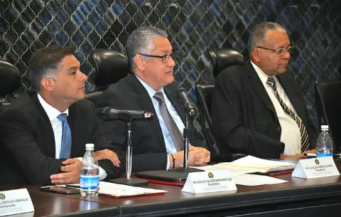 Corte suspende posible modificación en la Comisión de Credenciales