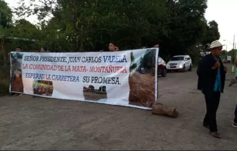Residentes de La Mata de Veraguas exigen al MOP construcción de carretera