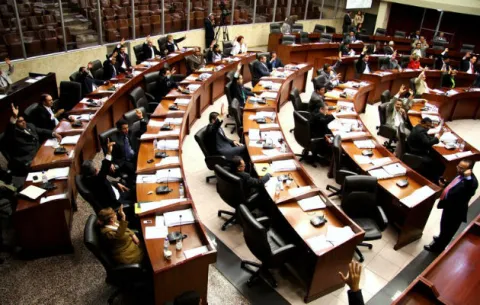 ¡Qué vida! Diputados trabajaron 12 de 28 días durante el mes de febrero