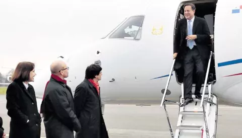 Varela viajará a Perú, pese a renuncia de su presidente