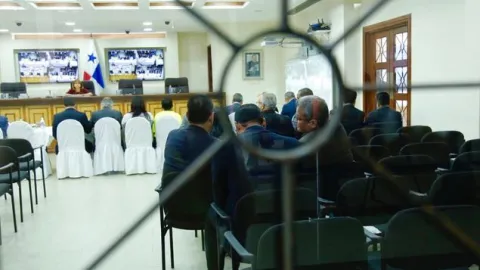 Presión alta de Martinelli retrasa inicio de audiencia en la Corte Suprema
