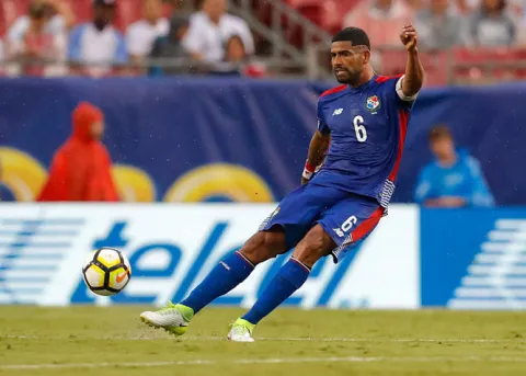 Thierry Henry consuela a 'Gavilán' Gómez