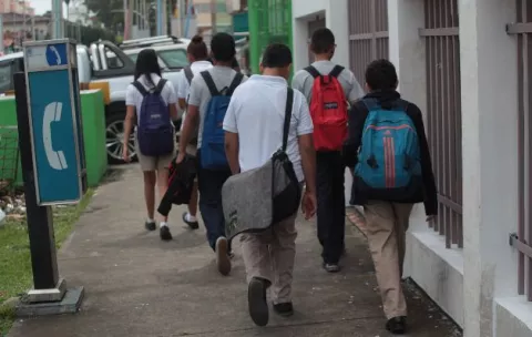 Escuelas particulares solicitan una tarifa especial de electricidad