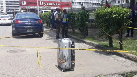 Explosivistas retiran valija sospechosa cerca de la plaza 5 de Mayo