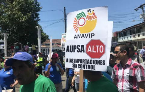En Santiago, protestan contra las importaciones agropecuarias