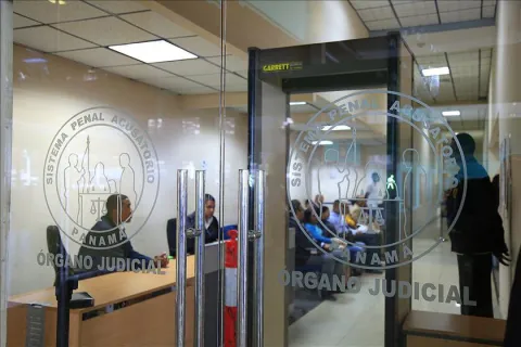 Abad busca variar medida cautelar en caso de atropello de universitaria