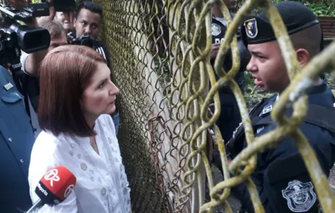 Citan a Marta Linares de Martinelli al Avesa. 'Es persecución política', Luis Eduardo Camacho