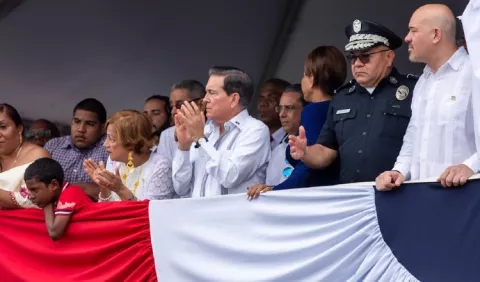 Presidente Laurentino Cortizo se compromete a culminar la renovación de Colón