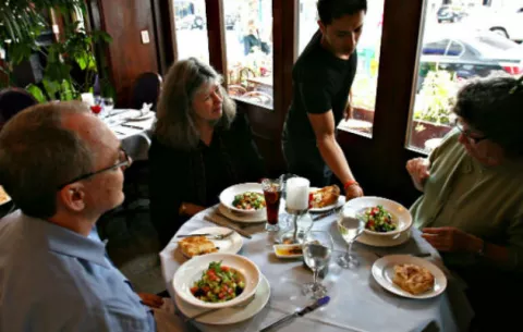 Dueños de  hoteles y restaurantes piden que se cumpla con la ley 6 sobre descuentos a jubilados