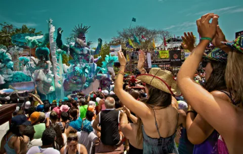 Piden suspender carnavales por el coronavirus; Panamá dobla esfuerzos de prevención