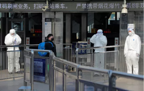 Por el coronavirus, Wuhan ha prohibido la circulación de vehículos y cierra las escuelas