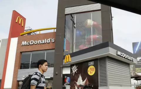 McDonald's cierra restaurantes en cinco ciudades chinas por el coronavirus