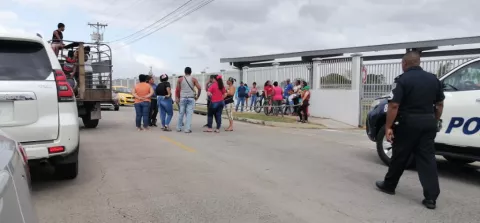 Estudiantes becados provenientes de China son trasladados de  Pacora, tras temor de la población al coronavirus