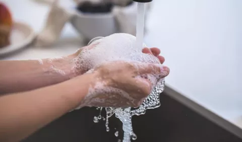 Lavado de manos o gel alcoholado, ¿qué es más efectivo contra el coronavirus?