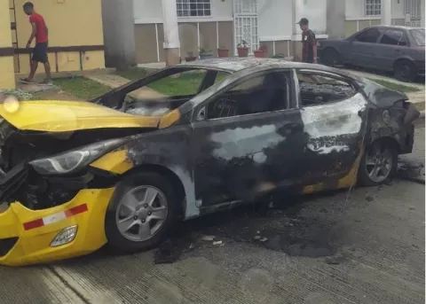Mujer con serias quemaduras en Arraiján, expareja prendió fuego al auto con ella adentro