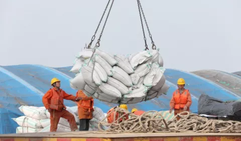 El comercio exterior chino modera su caída, pero  la exportación  sufrirá