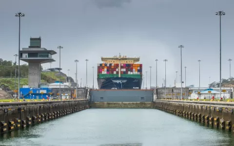 Canal de Panamá recibe tránsito inaugural del portacontenedor Hyundai Hope