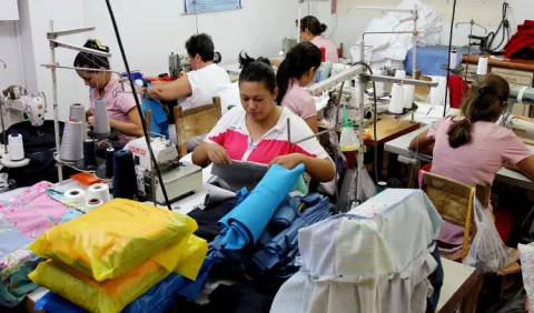 Gabinete aprueba medidas para beneficiar a emprendedores, trabajadores y clientes de empresas eléctricas