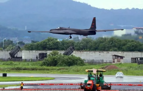 China protesta ante Estados Unidos por el envío de un avión de espionaje durante ejercicios