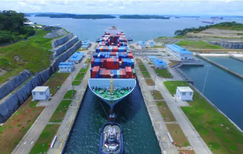Canal de Panamá entrega aportes al Tesoro Nacional por mil 824 millones de dólares