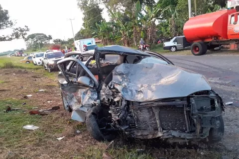 Dos heridos leves deja un aparatoso accidente de tránsito en Alanje