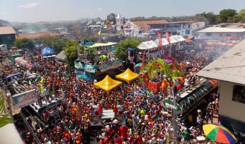 Las 'pullas' se han convertido en el alma del Carnaval, pero tienen que pasar por comité de censura