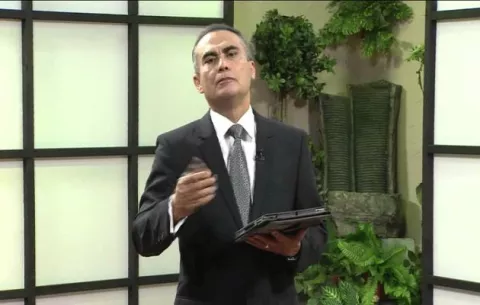 Apóstol Edwin Álvarez resulta positivo en prueba de covid-19, pide que oren por su salud