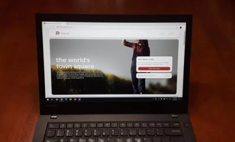 La red social Parler despide a su máximo ejecutivo