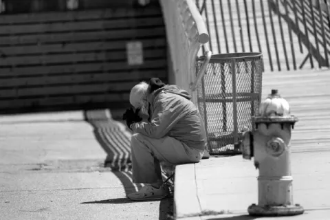 La atención emocional de la población se vuelve urgente en el actual escenario mundial