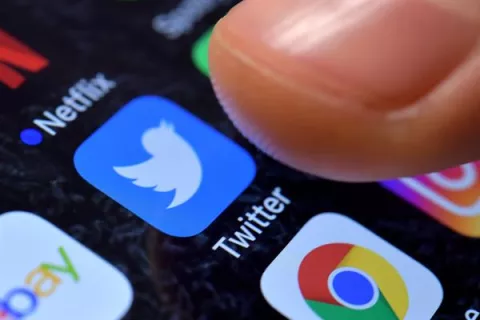 Cuatro grandes plataformas actuarán contra el acoso de las mujeres en línea 