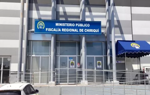 Formulan cargos por violencia doméstica a hombre de 48 años que agredió con una botella a su sobrina en Bugaba
