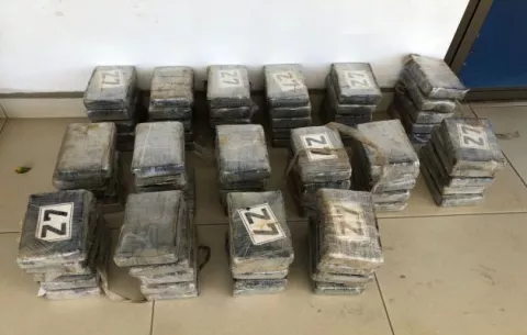 Le formulan cargos a un chiricano de 30 años por posesión de 80 paquetes de droga