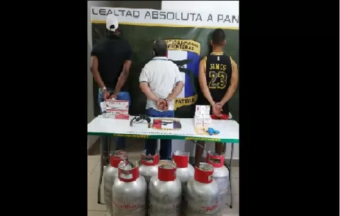 Decomisan armas, drogas y tanques de gas en allanamiento en Barú