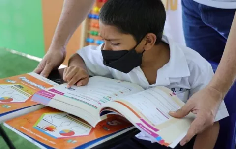 Más de 43 mil estudiantes con discapacidad del Meduca reciben textos escolares